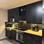 Cozy & Spacious House With Sauna & Free Parking *