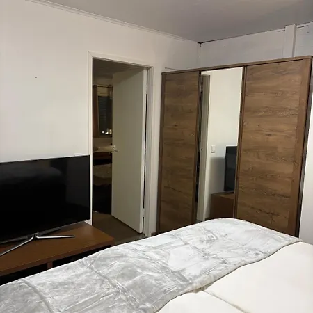 Cozy & Spacious House With Sauna & Free Parking Semesterbostad *