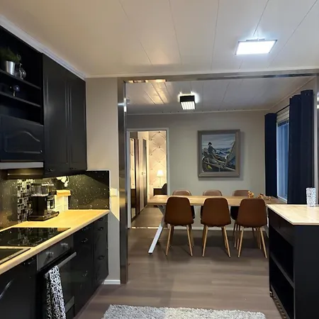 Cozy & Spacious House With Sauna & Free Parking Semesterbostad