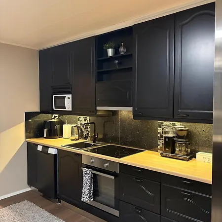 Cozy & Spacious House With Sauna & Free Parking *