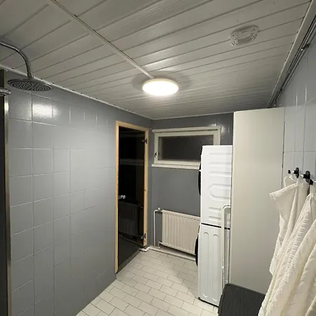 Cozy & Spacious House With Sauna & Free Parking *