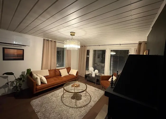 Cozy House Near The River - Sauna, Wi-fi Vakantiehuis *